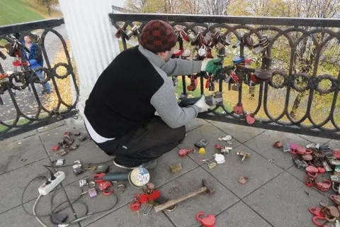 В Ярославле начался ремонт беседки на Волжской набережной