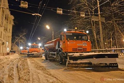 Ярославль чистят от снега ночью: убирайте свои машины!