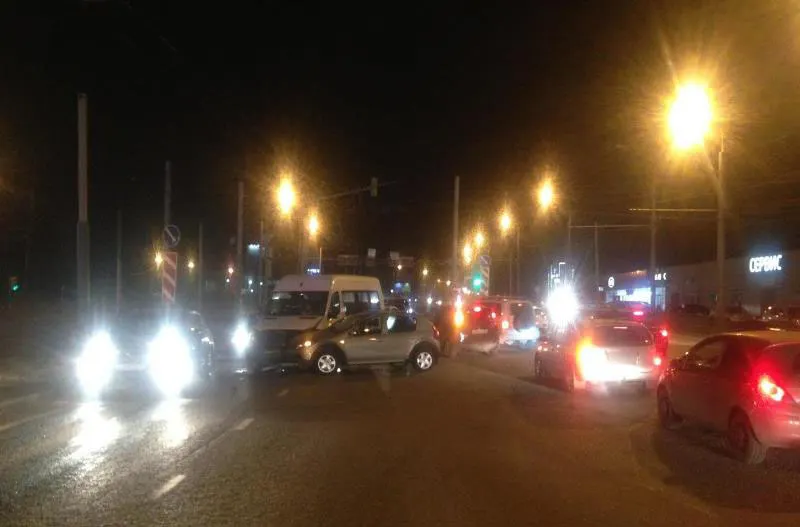 В ДТП с маршруткой в Ярославле пострадали пять человек