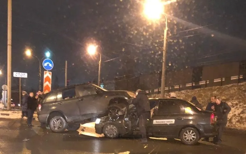 В Ярославле внедорожник наехал на «Логан»