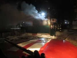 В Ярославле ночью загорелся строительный вагончик