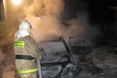 В Ярославле ночью сгорел автомобиль