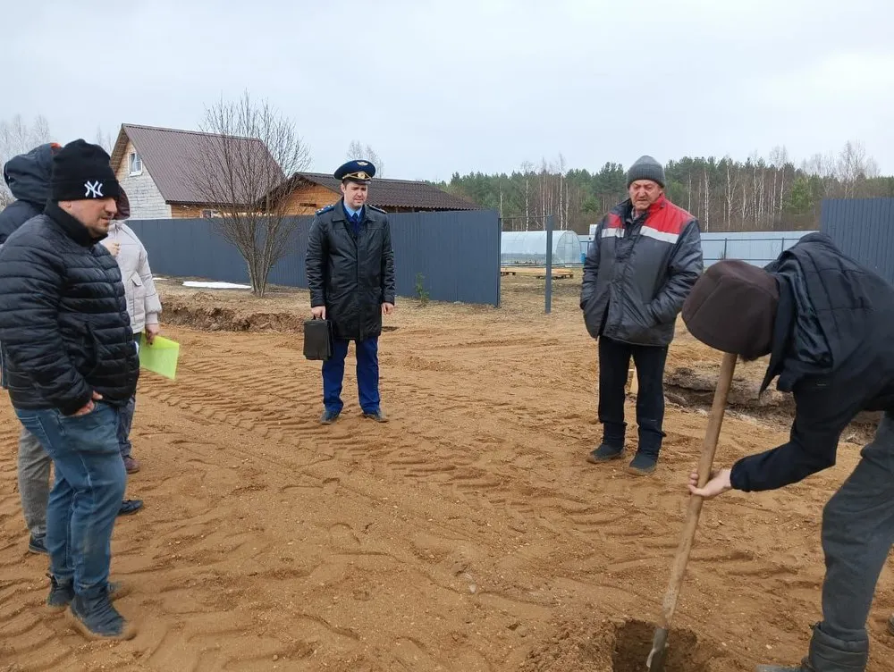 Прокуратура заставила подрядчика отремонтировать дорогу в селе под Ярославлем