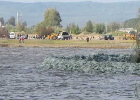 С последствиями наводнения на Дальнем востоке борются 17 спасателей из Ярославля