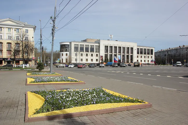 Летом ярославские клумбы украсят более миллиона цветов 