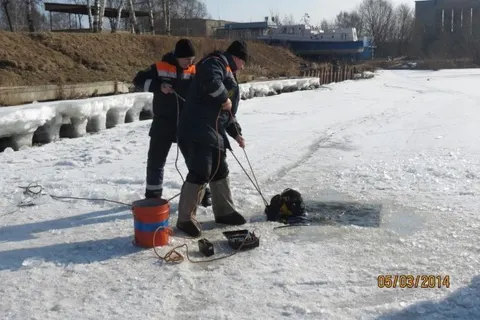 Школьников Ярославля научили спасать людей, попавших под лед. С фото