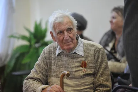 Сергей Ястребов вручил юбилейные медали в честь 70-летия Победы ветеранам Переславского района