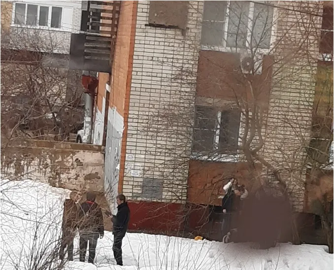 В Ярославле девушка выпала из окна многоэтажки