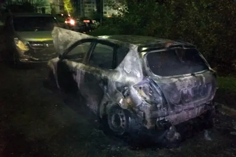 В Ярославле ночью сгорел автомобиль