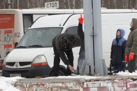 После новогодних каникул в Ярославле демонтировали десять рекламных конструкций