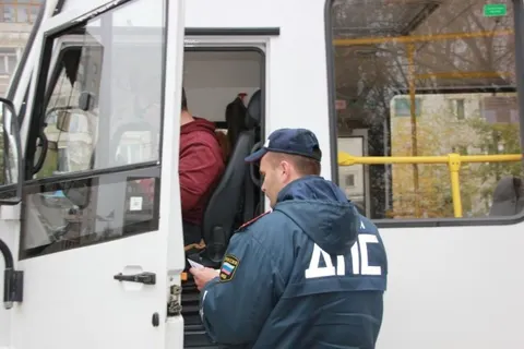 В Ярославле сотрудники ГИБДД проверили маршрутки