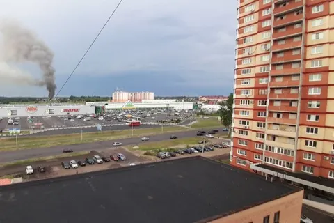В Ярославле за «Глобусом» поднялся столб огня и дыма