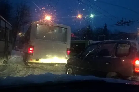 ДТП с автобусом в центре Ярославля парализовало движение 