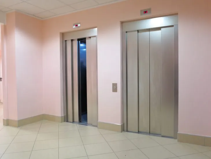 Торги по замене лифтов в Ярославле приостановлены