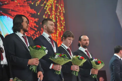 Дмитрий Миронов вручил хоккеистам ярославского «Локомотива» бронзовые медали чемпионата КХЛ