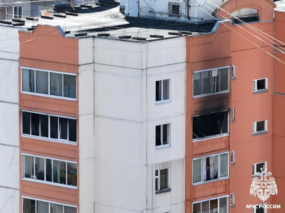 В Ярославле пожарные спасли пять человек из многоквартирного дома