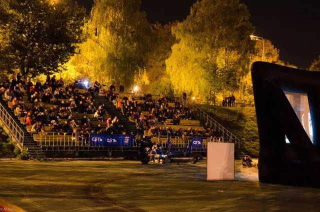 В Ярославле заработал открытый кинотеатр «Смотрят все!»