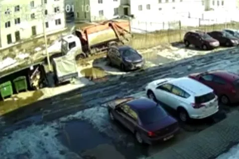 Место, где в Ярославском районе тонут машины, не является дорогой