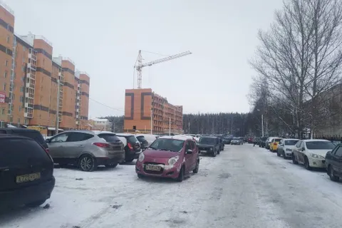 Ярославцы требуют организовать парковку около областной больницы