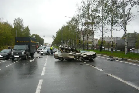 В Ярославле пьяный водитель Опеля протаранил Форд