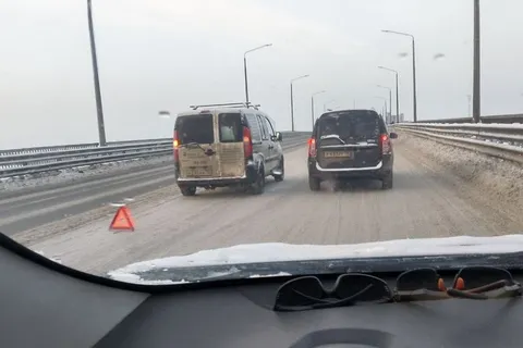 В Ярославле несколько ДТП стали причиной пробок на Октябрьском мосту