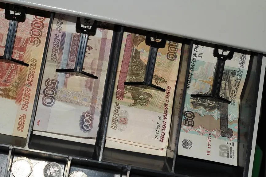 В Рыбинске рецидивист украл из магазина ящик с деньгами