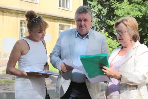 В Ярославле проинспектировали ремонт дворов в Красноперекопском и Фрунзенском районах