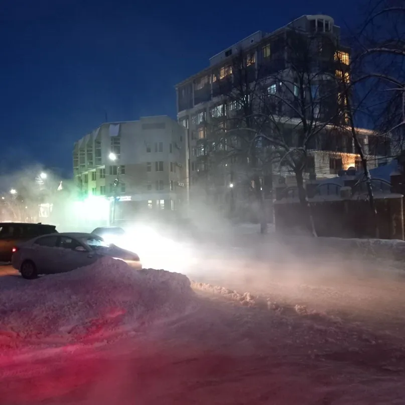 Улица в Ярославле превратилась в каток