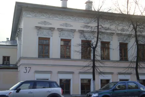 Владельцем уютного особнячка на улице в центре Кирова стал костромской  миллионер  Елисей Батин