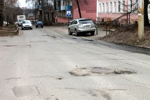 Активисты народного фронта составляли карту «убитых дорог» Ярославля