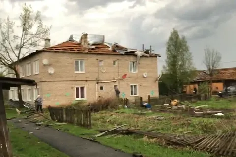 600 жителей Любима из-за смерча остаются без света