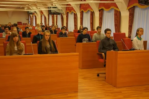 В Ярославской областной Думе состоялась встреча школьников с председателем фракции «Единая Россия»