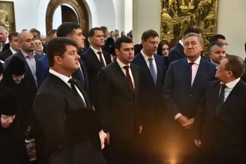 Мэр Ярославля приложился к мощам Спиридона Тримифунтского