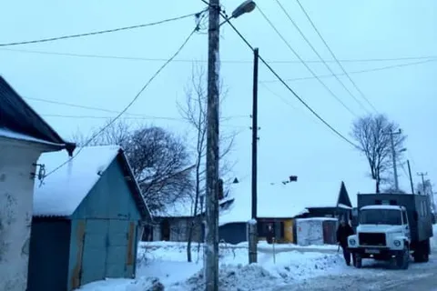 Рейсовый автобус в Ярославской области въехал в линию электропередач-ФОТО