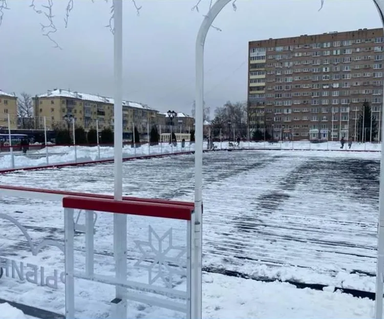 Каток на площади Дерунова в Рыбинске зальют к Новому году