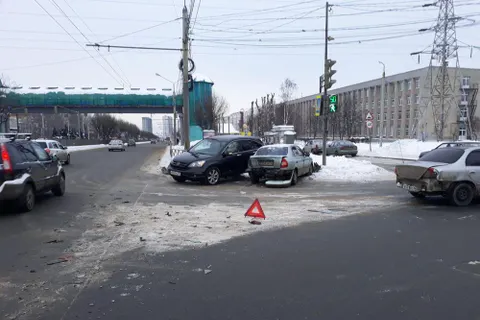 В Ярославле в тройном ДТП пострадала женщина-водитель