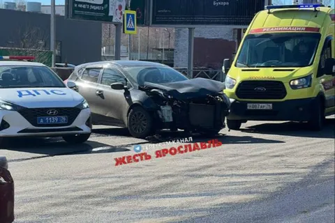 Около Ярославского «Вернисажа» произошло массовое ДТП