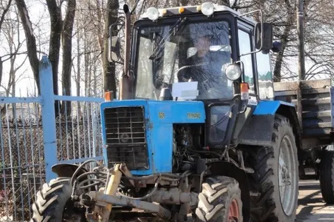 В Ярославле сегодня школьники субботник переименовали в «чистый четверг» (фото)