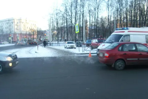 В Ярославле под колесами автомобилей оказались два подростка