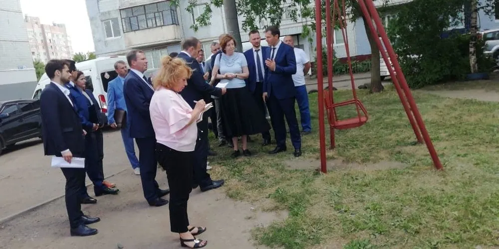 Посланник от президента: ярославские дворы посетила помощник Владимира Путина