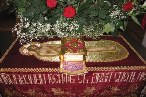 Сегодня во всех храмах Ярославля совершается вынос Плащаницы (с фото)