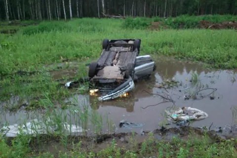 Под Ярославлем в кювет улетела иномарка, ее водитель погиб