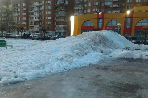 Жителей Ярославля приглашают строить ледяную горку