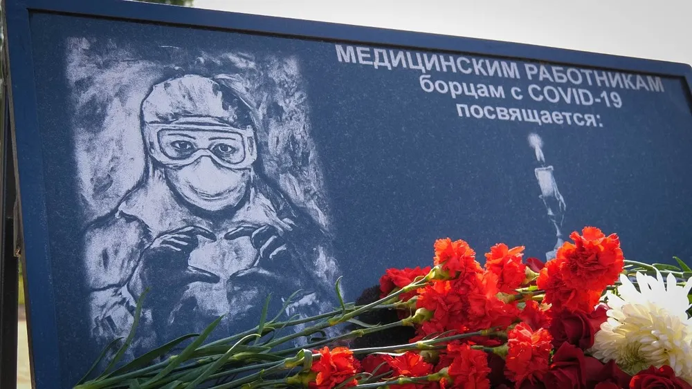 В Ярославской области установили памятник врачам, погибшим от COVID-19