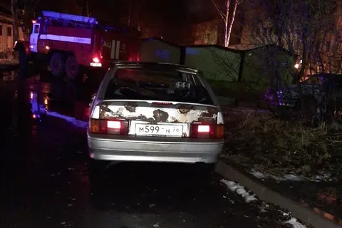 В Ярославле ночью сожгли два автомобиля