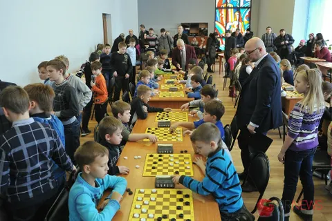 В Ярославле проходит Чемпионат и Первенство Центрального и Северо-Западного федеральных округов по русских шашкам. Фоторепортаж