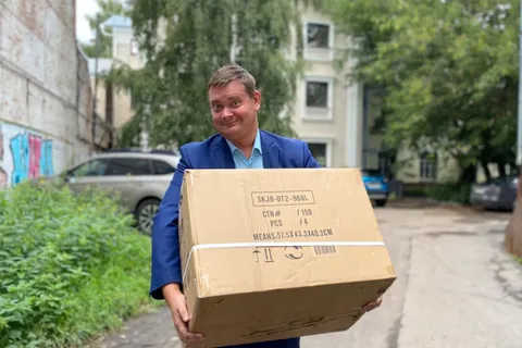 Депутат Яроблдумы отправил гуманитарную помощь школьникам Запорожья