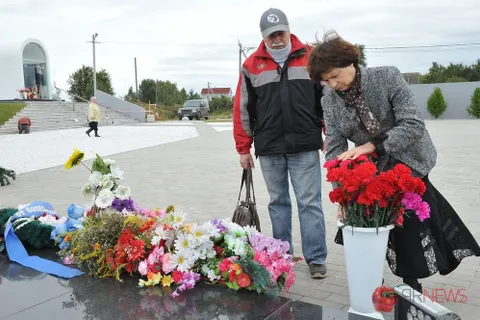 Родители хоккеиста Ивана Ткаченко почтили память сына в Туношне Ярославской области. Фото