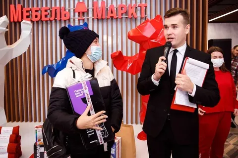 В ярославском ТЦ «МебельМаркт» продолжается акция «Диван подарков»!