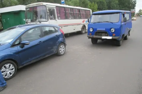 В Ярославле сразу две машины «Почты России» попали в аварию